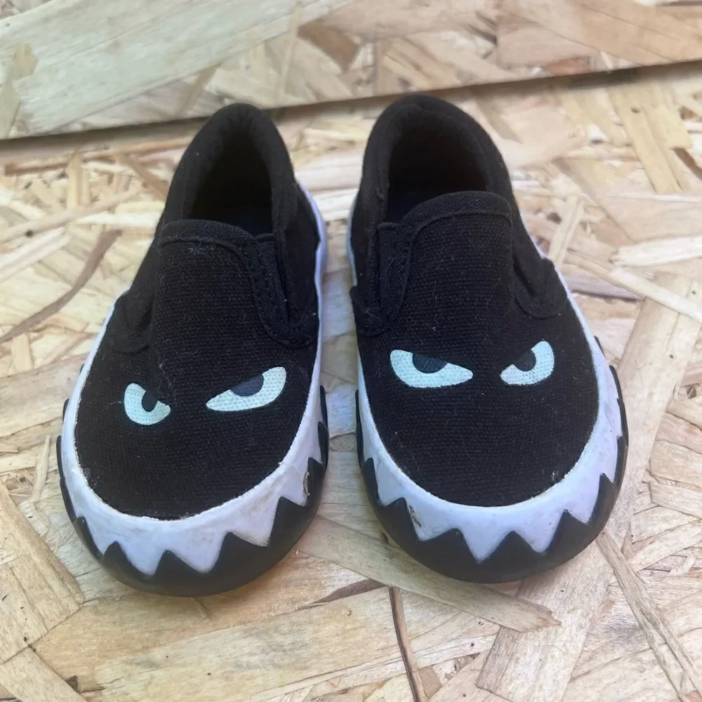 The Childrens Place Kids Comfort Shoes Walk Sneakers Size 4 Toddler Canvas